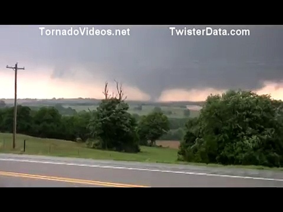 Huge EF-5 wedge tornado near El Reno, Oklahoma! May 24, new