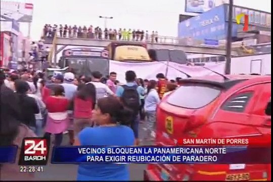 Cientos de pobladores bloquean la Panamericana Norte para exigir mejoras en paradero