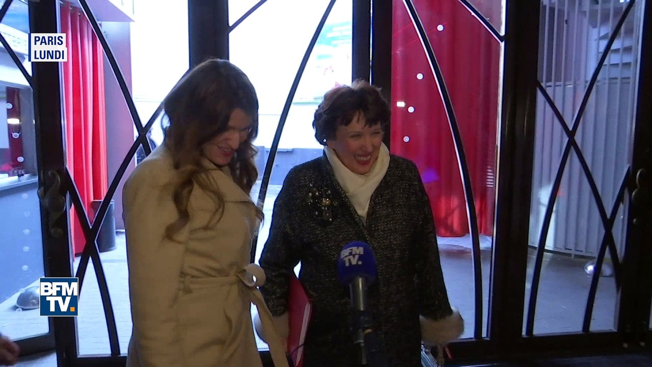 Marlène Schiappa, Myriam El Khomri et Roselyne Bachelot sur scène pour jouer "Les Monologues du Vagin"