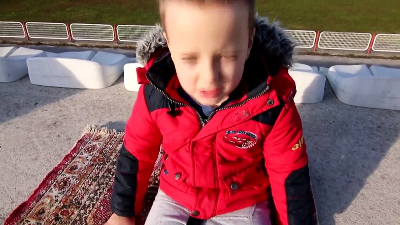 DIJETE NAS PRAVI BUDALOM