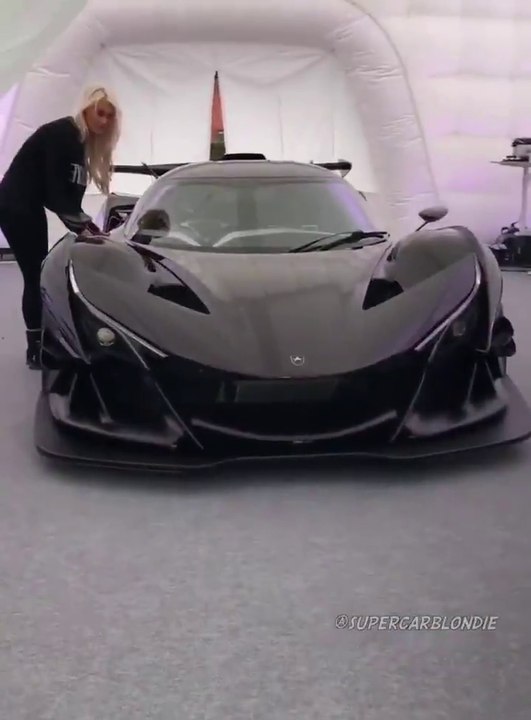 Elle nous montre sa voiture à 2,7 millions de dollars : Apollo IE