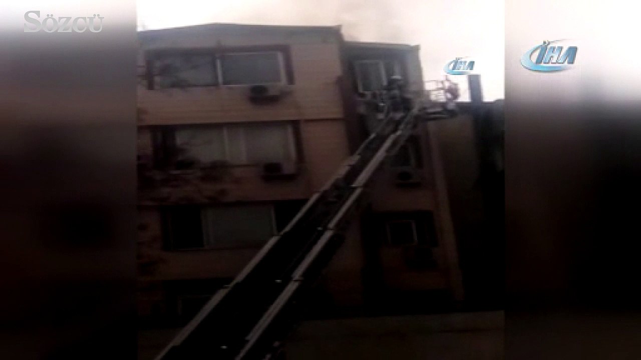 Otel yangınında mahsur kalan vatandaş böyle kurtarıldı