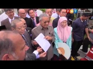Tun M disambut baik oleh pihak istana