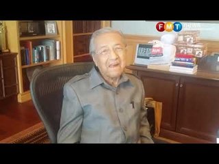 Chairs, flares aimed at Najib's empty seat, Dr M says