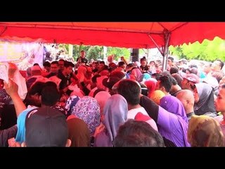 Jamal bertali leher jual ikan kembung RM 5 sekilo