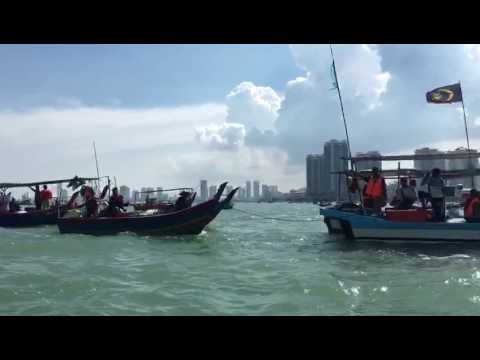 Protest by 300 Penang fishing boats against reclamation