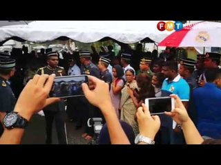 Penghormatan tentera buat Mejar Kayamboo