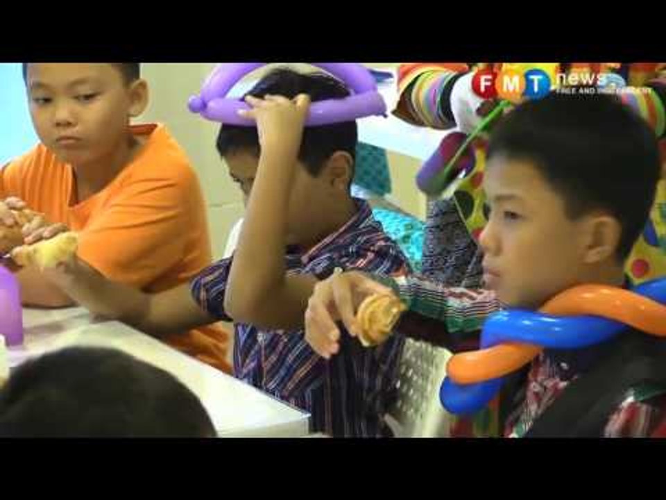 Couple forgo grand wedding to host Xmas dinner for orphans