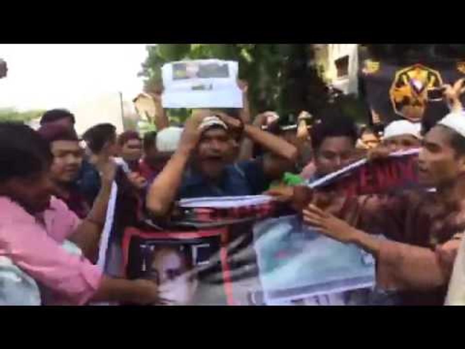 Peserta demonstrasi bantah kekejaman Myanmar naik angin