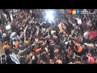 Ketibaan pulang atlet Malaysia disambut meriah