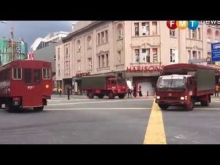 Trak trak FRU meninggalkan kawasan di Jalan Dang Wangi Hadapan Sogo Jalan di Dang Wangi mula dibuka.