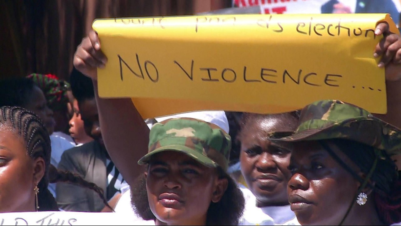 Sierra Leone: Voters head to polls to elect new president