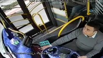 Kahraman otobüs şoförü fenalaşan öğrenciyi hastaneye böyle yetiştirdi