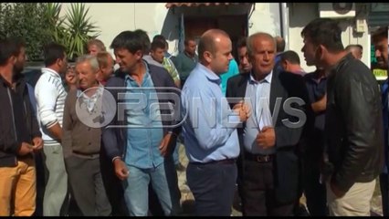 Ora News - Banorët e Kallmit të Vogël debate me deputetin Koçi për rrugën