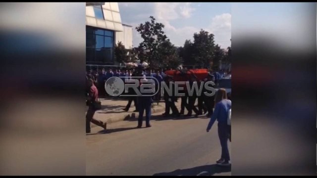 Ora News - Sot lamtumira për policin që humbi jetën nga aksidenti në Kamëz