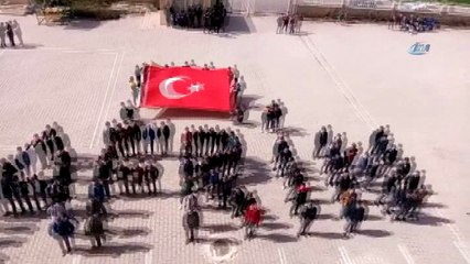 Lise öğrencilerinden Mehmetçik’e destek