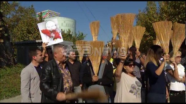 Ora News – “Operacioni Fshesa”, AK: Të pastrojmë Shqipërinë nga plehrat politike