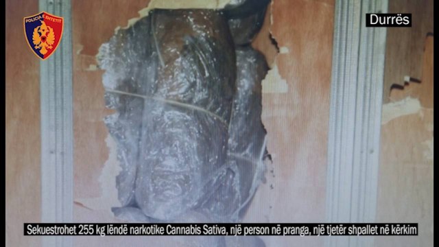 Ora News - Kapen 255 kg kanabis për trafikim drejt Italisë, arrestohet vlonjati