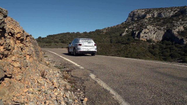 The all-new VW Touareg COVERT DRIVE SPAIN Driving Video in Antimon Silver