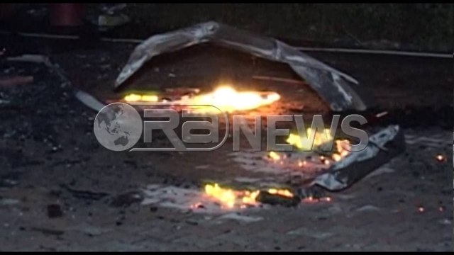 Ora News - Flakët djegin katin e pestë të një hoteli në Shëngjin