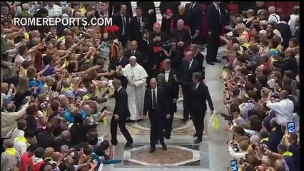 Pope visits John XXIII's tomb on the 50th anniversary of his death