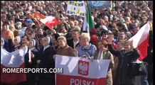 Pilgrims go to St. Peter's Square to thank Benedict XVI