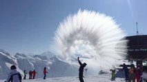 Voilà ce qu'il se passe quand de l'eau bouillante est jetée dans l'air glacé !