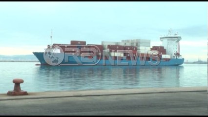 Ora News - Prishen dy vinça, bllokohet ngarkim-shkarkimi në Portin e Durrësit