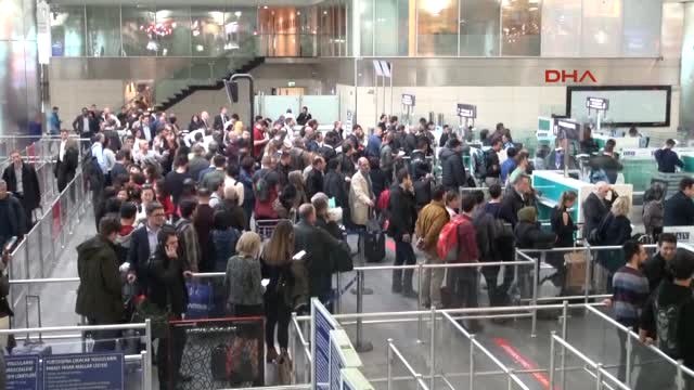 Atatürk Havalimanı'nda Polnet Arızası : Pasaport Kuyruğu Oluştu
