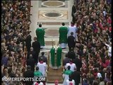 Benedict XVI now using mobile platform to enter St. Peter's Basilica