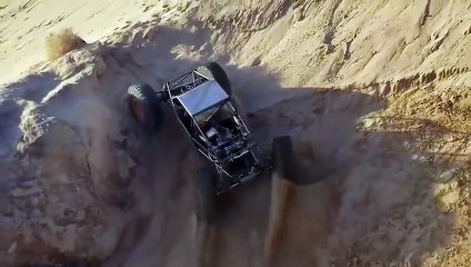 Il détruit son buggy 4x4 en pleine montée