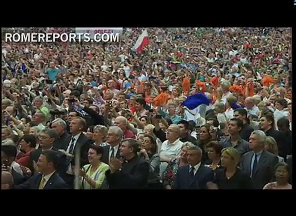 Pope calls on Nigerian Christians to not seek revenge