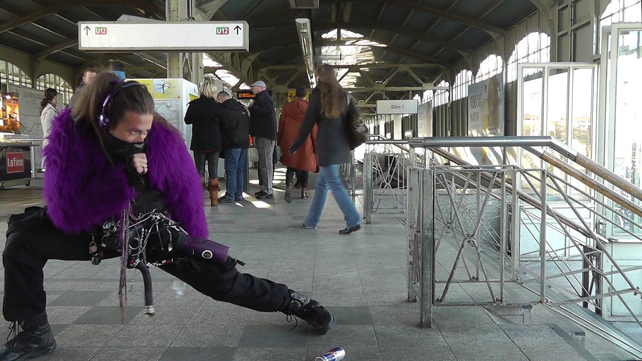 Ninja in the Metro (hidden camera)