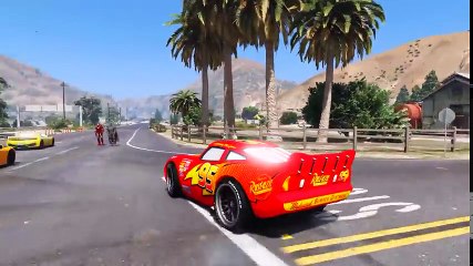 Şimşek ve Örümcek Arkadaşları İle Araba Yarışı Yapıyor