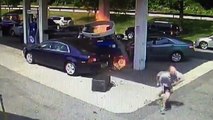 Ce policier en civil sort un homme d'une voiture en feu et lui sauve la vie! Héro du jour