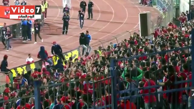 جماهير الأهلى تهتف ضد عبدالله السعيد وأحمد فتحى فى لقاء مونانا