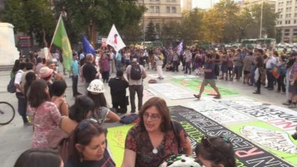 Chilenos marchan en la capital en contra de la firma del TPP-11