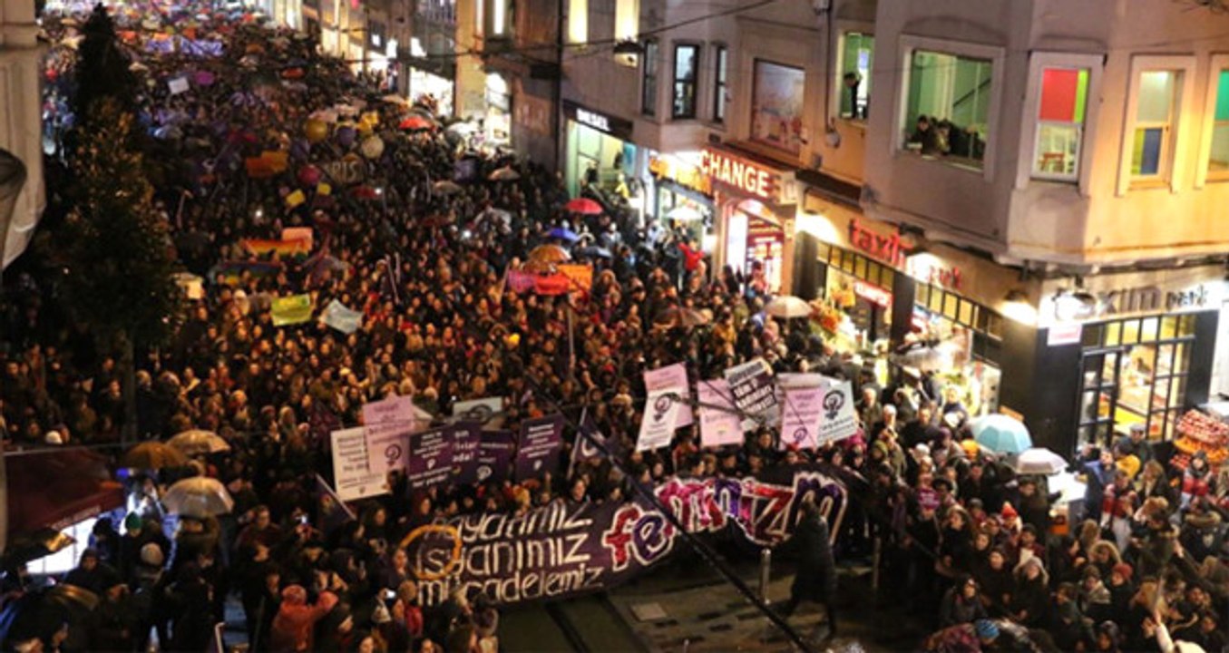 Dünya Kadınlar Günü Nedeniyle Binlerce Kadın Taksim Meydanı'ndan Tünel'e Yürüdü