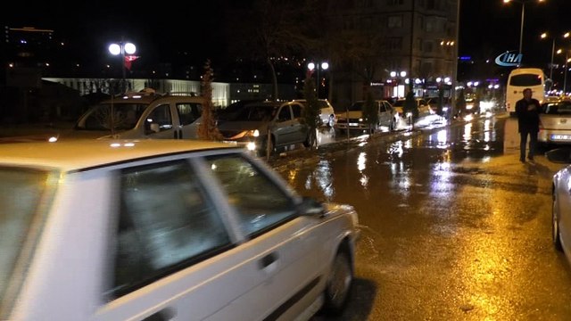 Elektrik baksından çıkan duman paniğe neden oldu