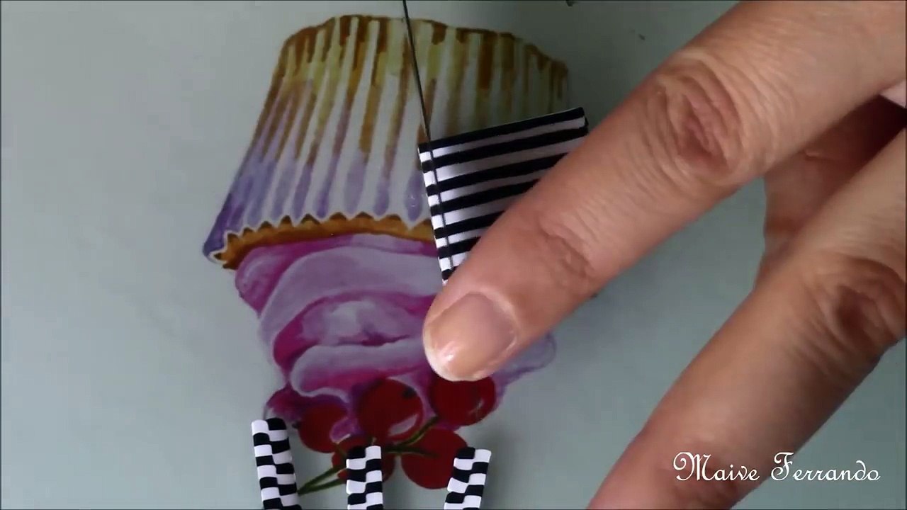 Alice In Wonderland: Paint The Roses Red Pendant -Polymer Clay Tutorial || Maive Ferrando