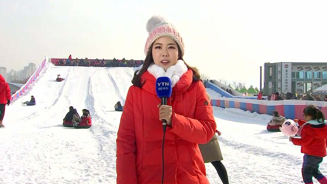 [날씨] 강추위 풀린 휴일...도심 눈썰매 즐겨요! / YTN