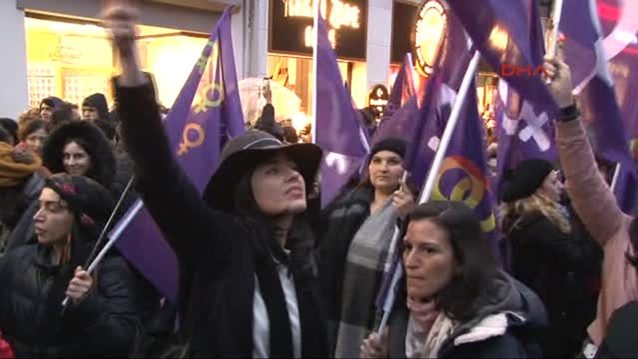 Kadınlardan İstiklal Caddesinde Büyük Yürüyüş