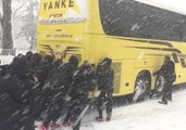 Women's Basketball Team Push Their Bus Out of Snow in Philadelphia During Nor'Easter