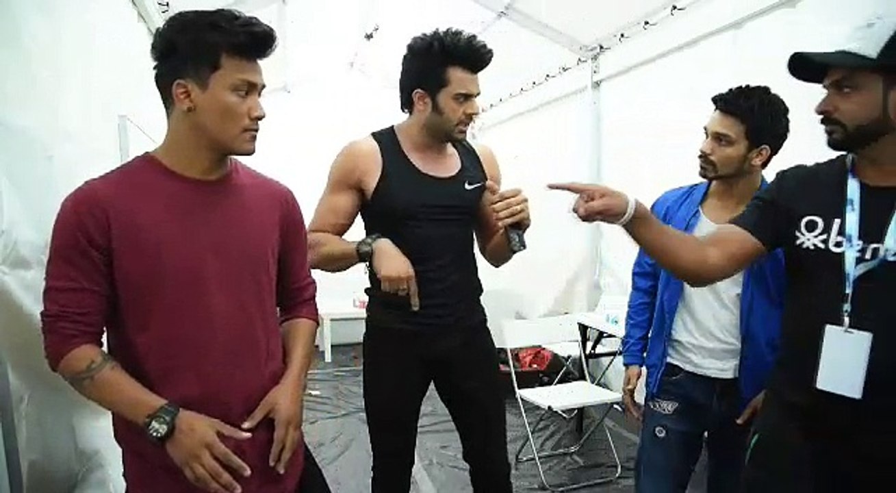 Manish Paul is Rehearsing Dance Performance Before the Show
