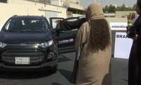 Perempuan Arab Saudi Belajar Mengendarai Mobil