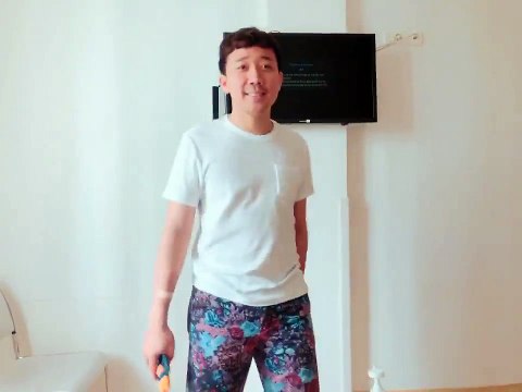 Clip: Trấn Thành hào hứng hát và nhảy khi được xuất viện