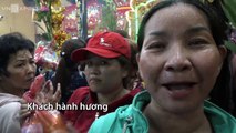 Hàng nghìn người chen lấn, giành giật đi lễ tại chùa Bà, Bình Dương