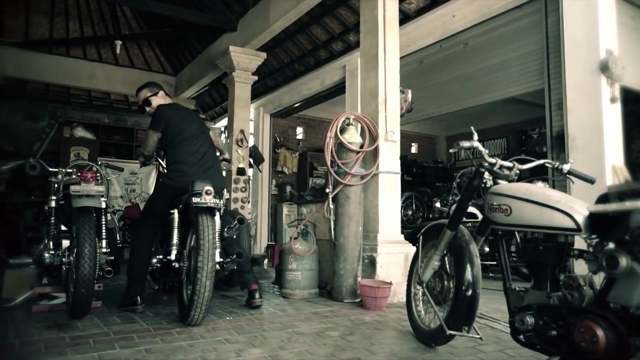 SUICIDAL SINATRA - BENDERA (Official Video)