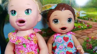 NEW Baby Alive Snackin' Lily Toy Review Cute Eating Play Doh Baby Doll Toy with Diaper Surprise