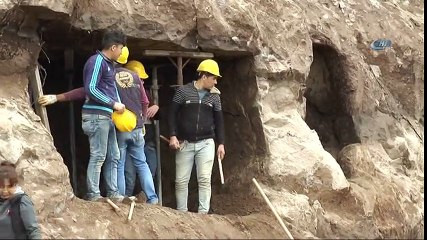 Villa İnşaatında Kaya Mezarları Bulundu